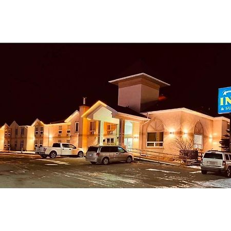 Aurora Park Inn & Suites Dawson Creek Exterior photo