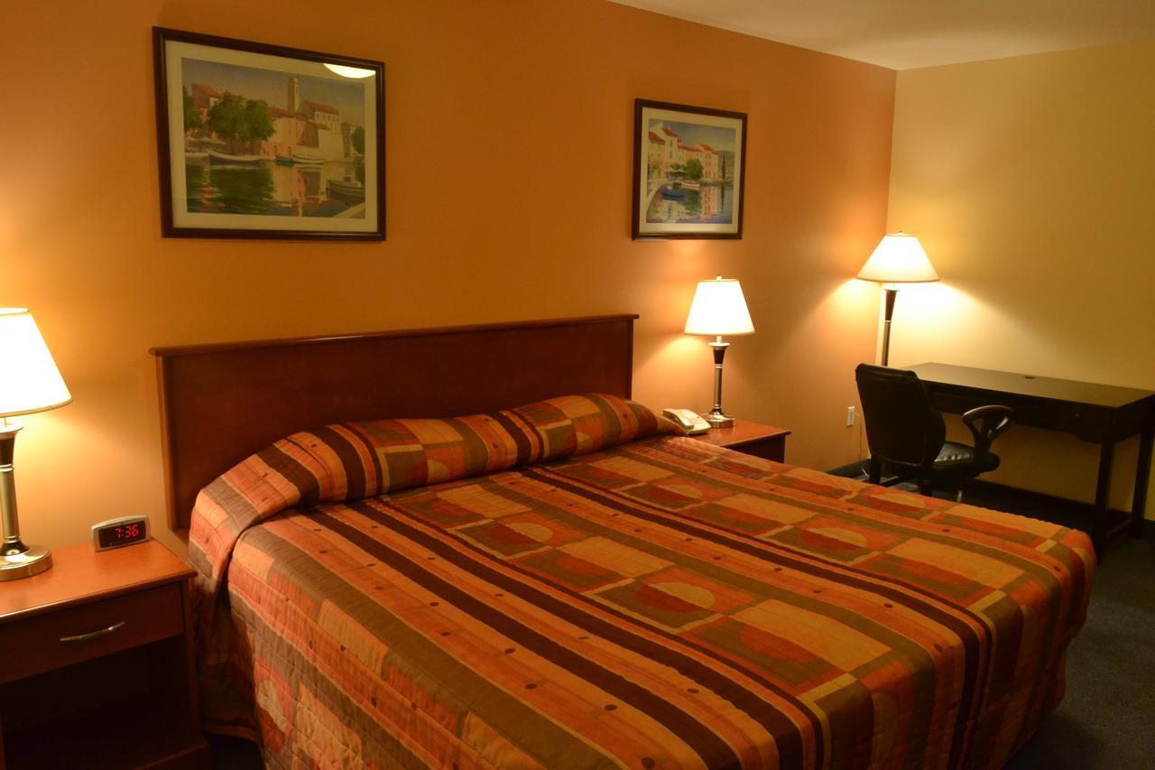 Aurora Park Inn & Suites Dawson Creek Exterior photo