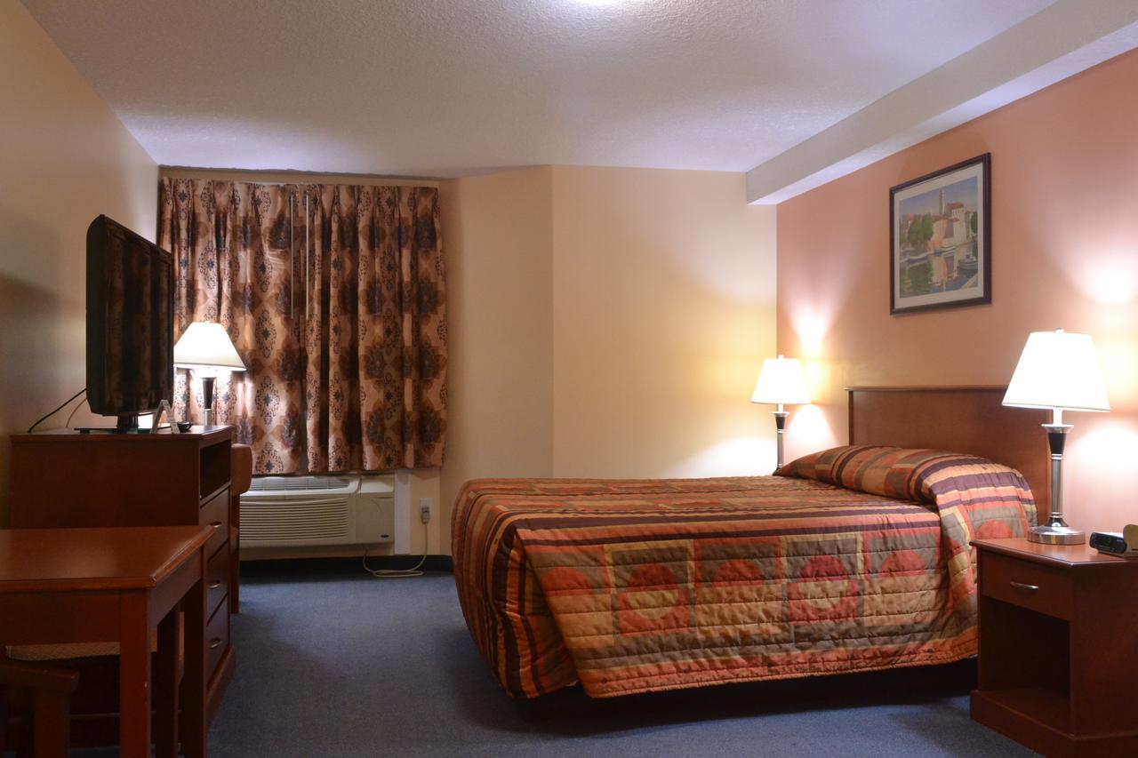 Aurora Park Inn & Suites Dawson Creek Exterior photo